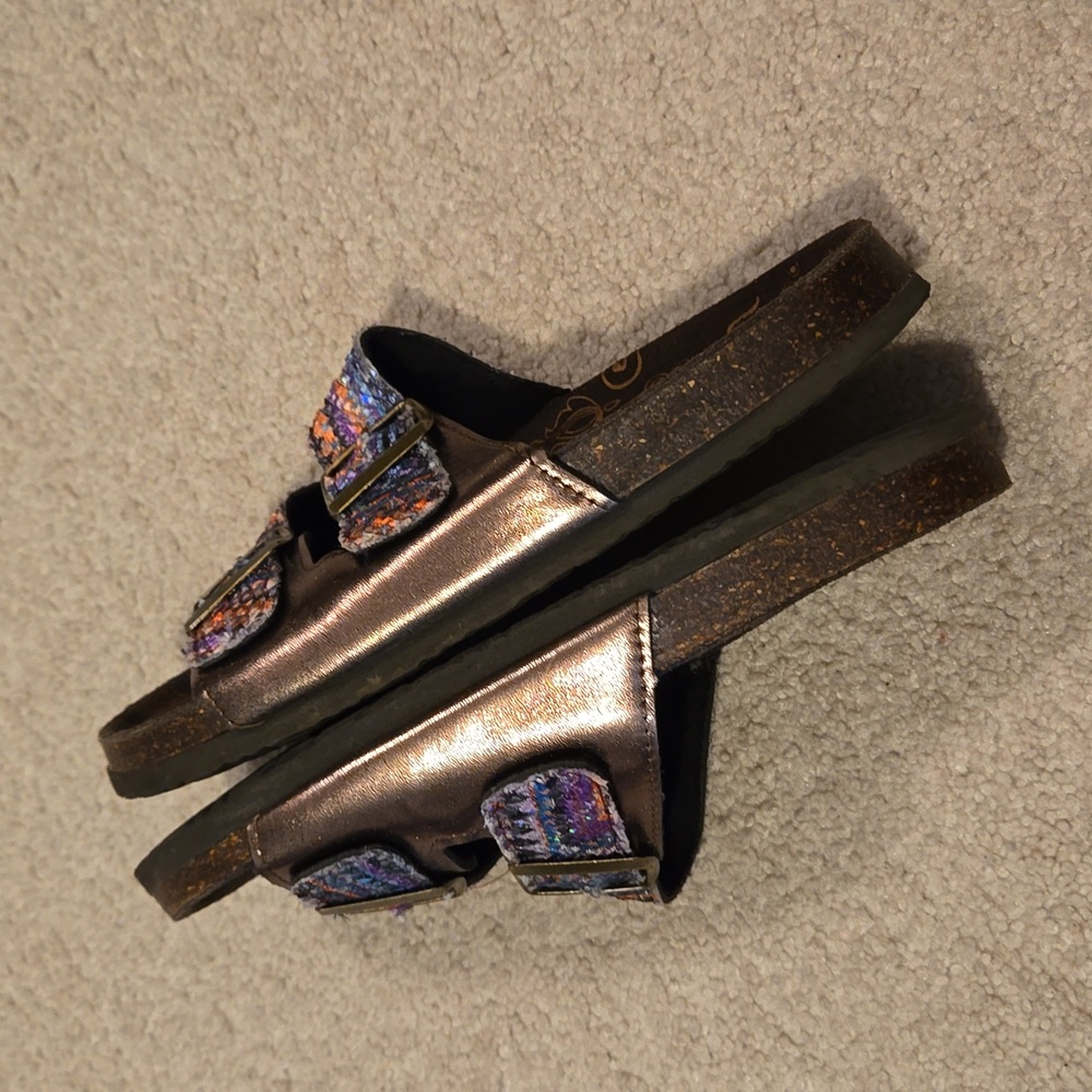 Muk Luks sandals women's size 8 same day shipping Smoke Free Home - Picture 4 of 6